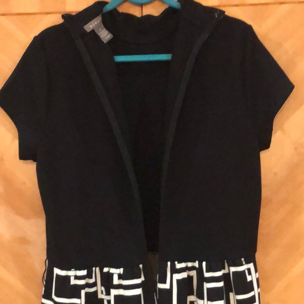 Black and White Short Sleeve Dress - Picture 5 of 8
